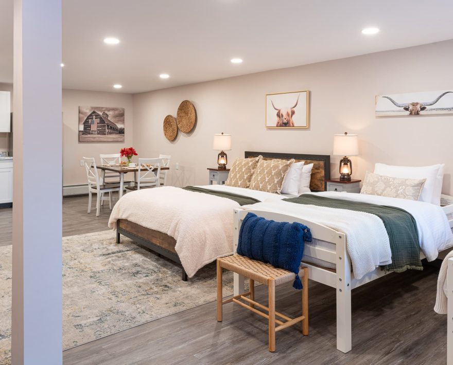 Vermont lodge apartment with queen bed and two twins